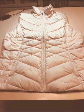 The North Face Women's Quilted Puffer Vest - Pale Pink